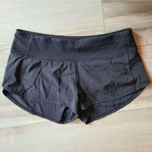 Lululemon Woman's Shorts 2" Black sz 4
